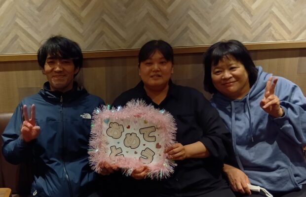 【祝・合格！】頑張った2人へ会社からご褒美✨豪華ステーキでお祝い会を開催しました🥩🌸