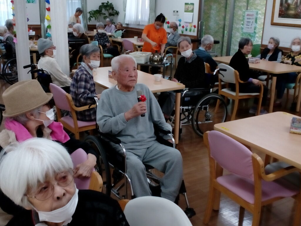 現在の画像に代替テキストがありません。ファイル名: 5.17カラオケ大会①-scaled.jpg